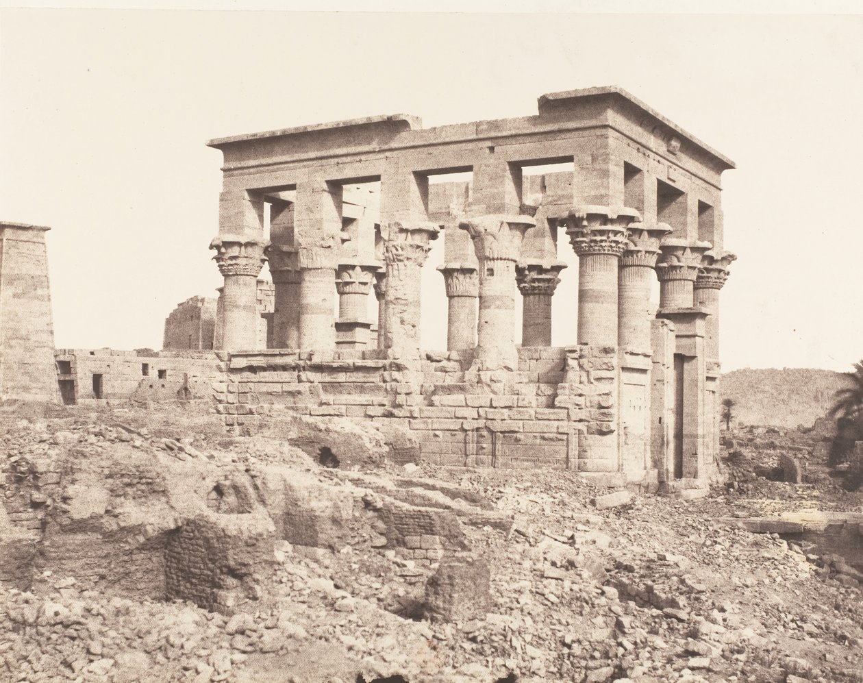 Fileh Philae szigete, East Block – Oldalnézet a D pontból, 1851-52, nyomtatva 1853-54. alkotó: Félix Teynard