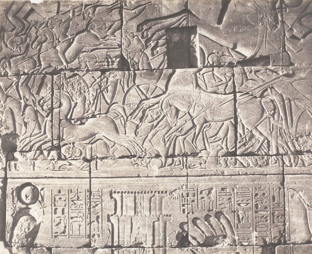 Karnak Théba, Palota zárása – Részletek az O pont szobrairól, 1851-52, nyomtatva 1853-54. alkotó: Félix Teynard