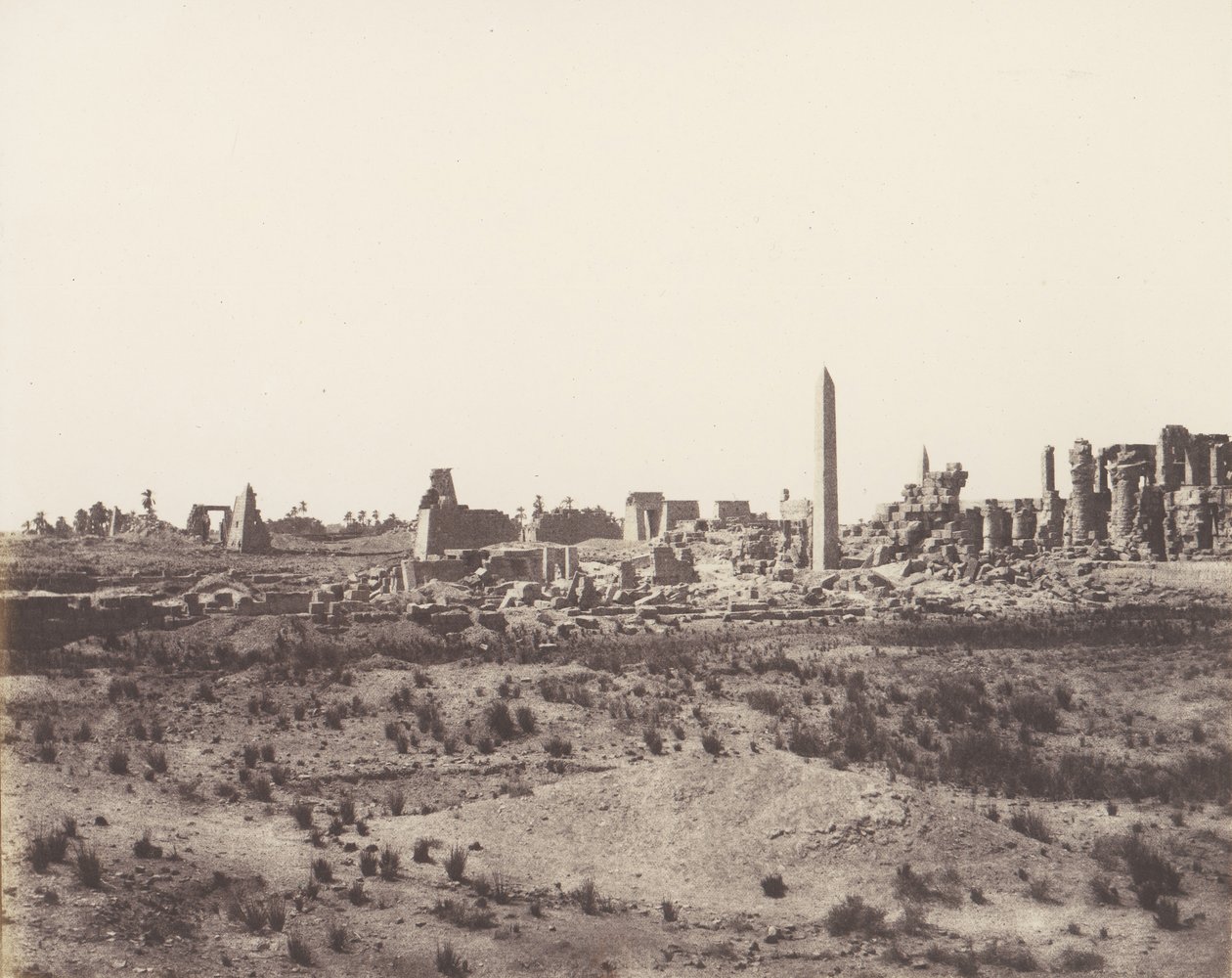 Karnak Théba, Északkeletről vett romok általános képe, V, 1851-52, nyomtatva 1853-54. alkotó: Félix Teynard