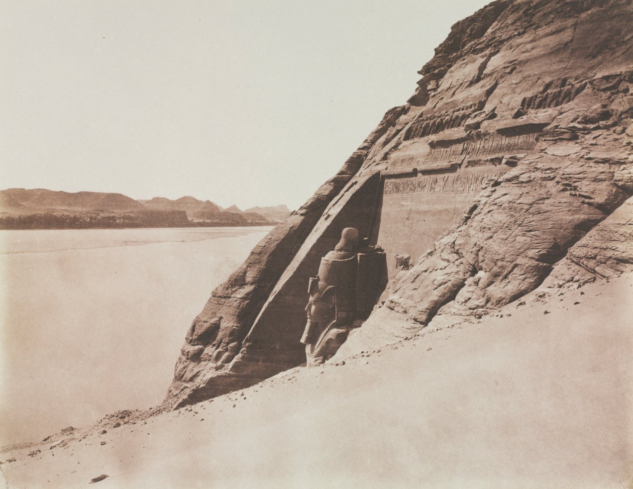 Large Speos – A nézet a Sand Slope II Ramszesz-templomból, Abu Simbel, 1851-1852. alkotó: Félix Teynard