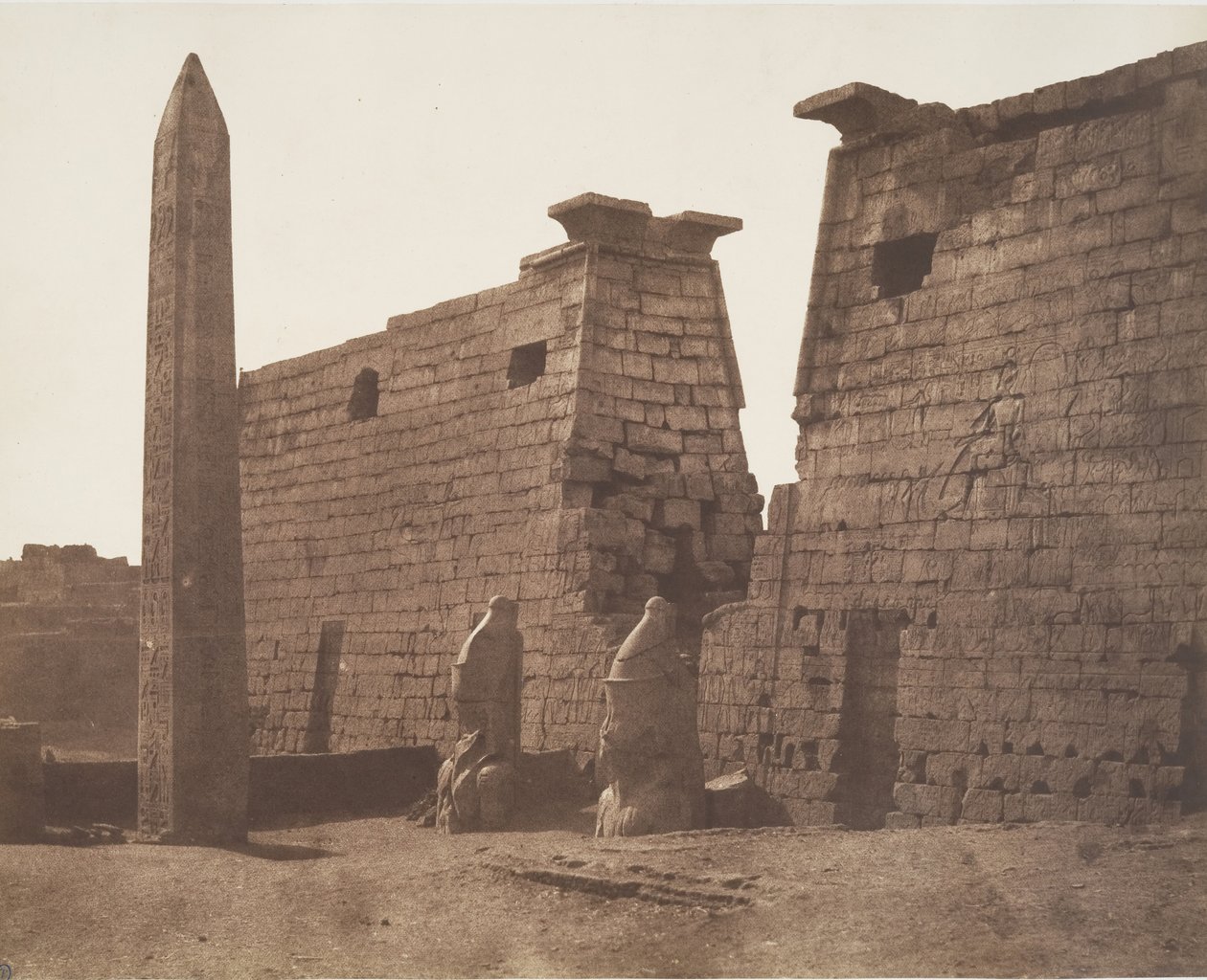 Luxor Théba, Előző építkezés – Kolosszoszoszlop és Obeliszk, 1851-52. alkotó: Félix Teynard