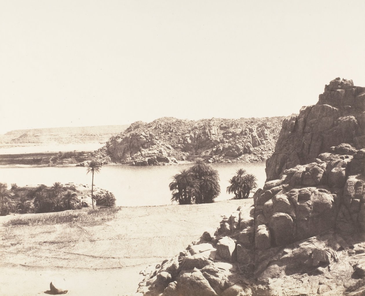 Tâfah, Gránitsziklák a Nílus partján, 1851-52, nyomtatva 1853-54. alkotó: Félix Teynard