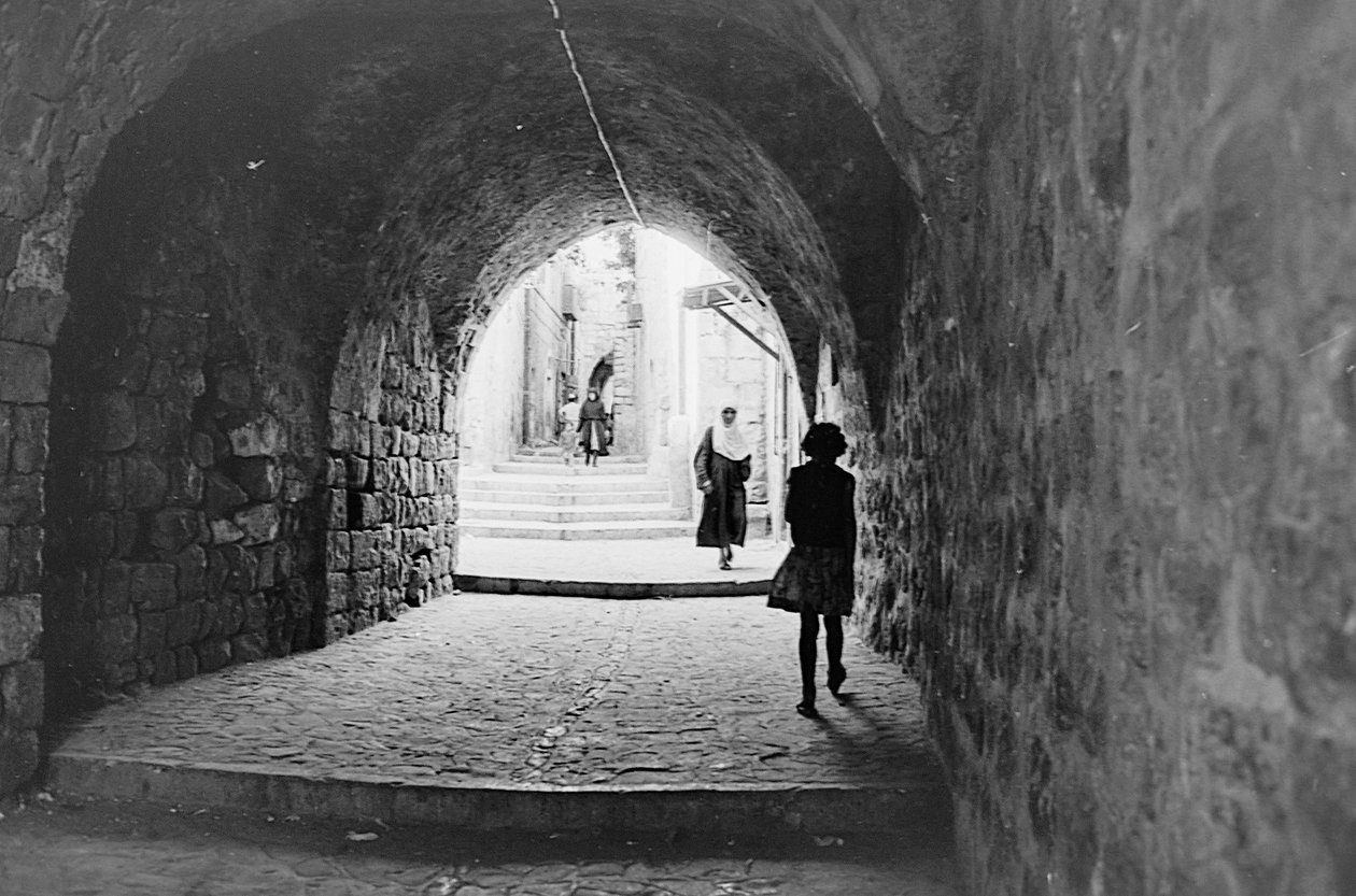Út a jeruzsálemi óváros soukjaiban alkotó: Fosco Maraini