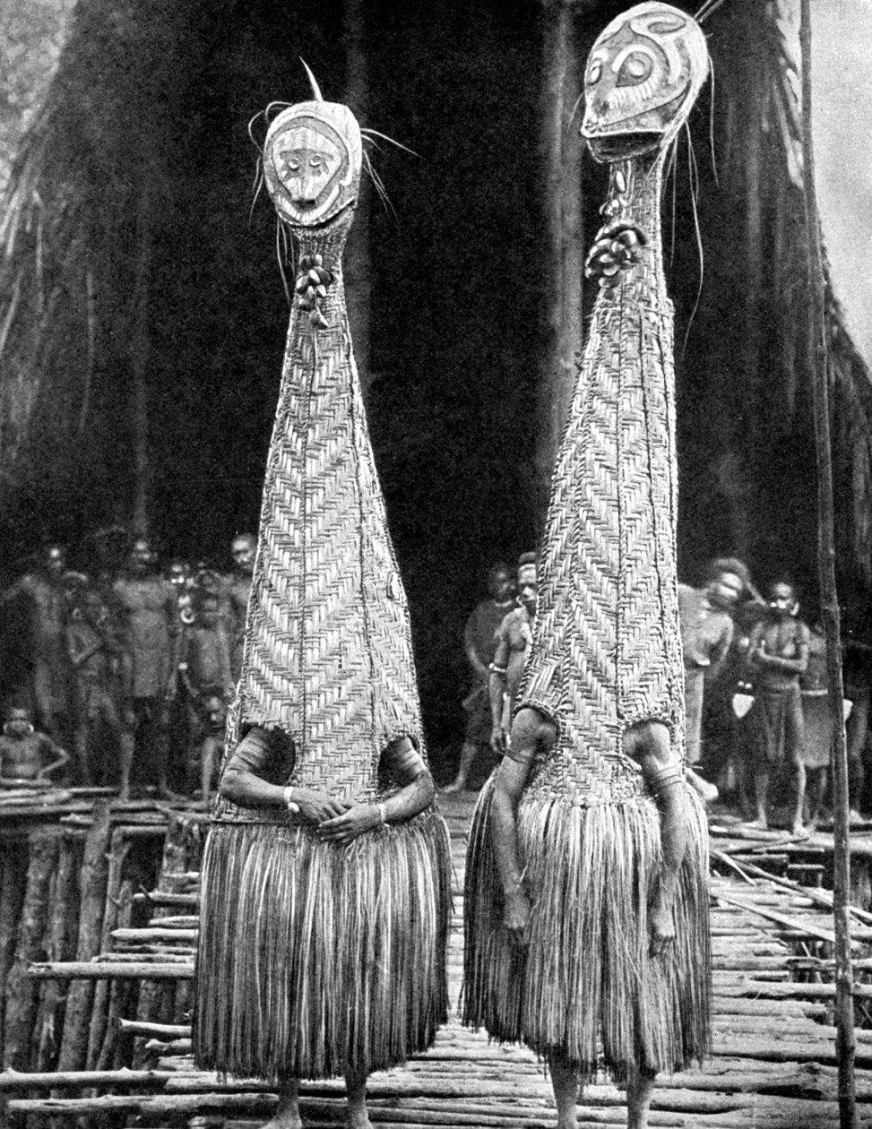 Koboldmaszkok és szemellenzők szépségápolási segédeszközként, Pápua, Új-Guinea, 1936. alkotó: Fox Photos