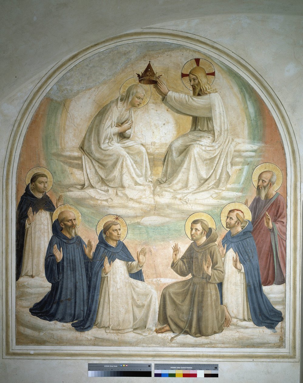 A Szűz koronázása. Balról dr. : Szent Tamás, Nursiai Szent Benedek, Szent Domonkos, Szent Ferenc, Szent Pierre vértanú és Szent Márk. Guido di Pietro freskója alkotó: Fra Angelico