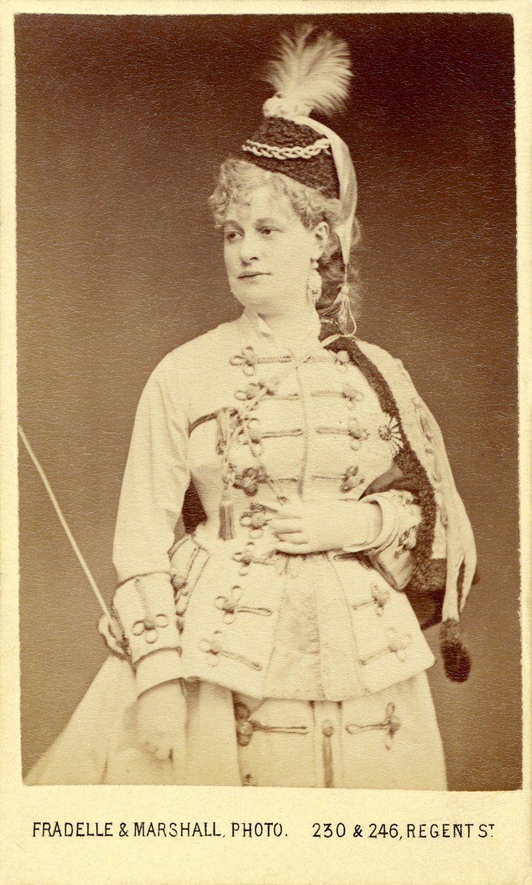 Offenbach „La Grande-Duchesse de Gérolstein” (operabouffe) Emily Soldene-nel, aki szerepet játszott az 1867-es londoni produkcióban (Covent Garden) alkotó: Fradelle & Marshall