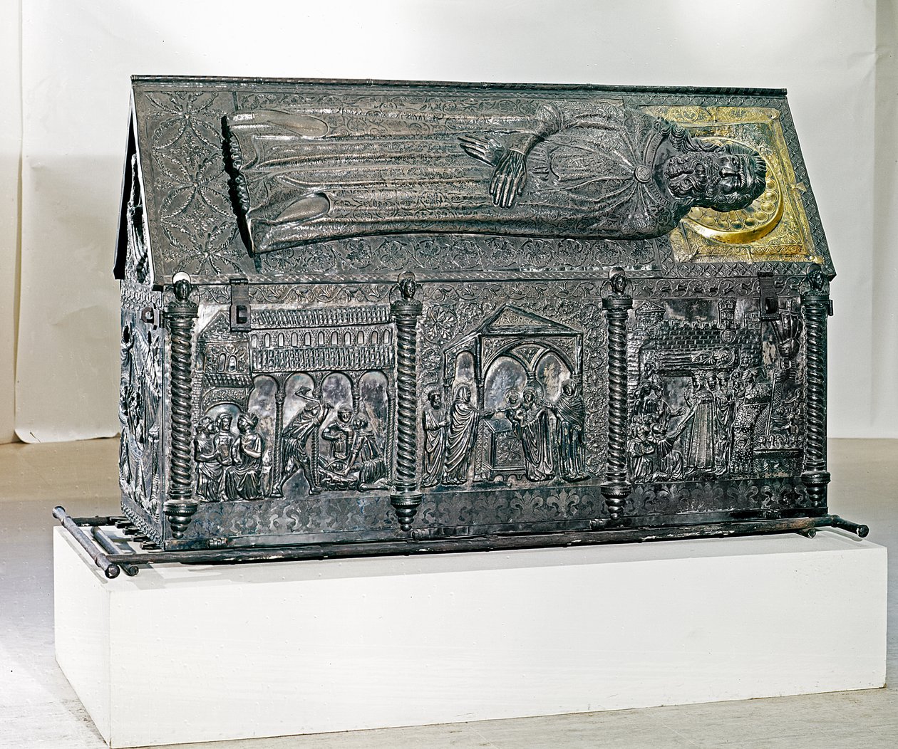 Szent Simeon maradványait tartalmazó koporsó, Erzsébet, I. Ludwig Anjou király felesége, 1377-80 (aranyozott ezüst) megbízásából alkotó: Francesco da Milano