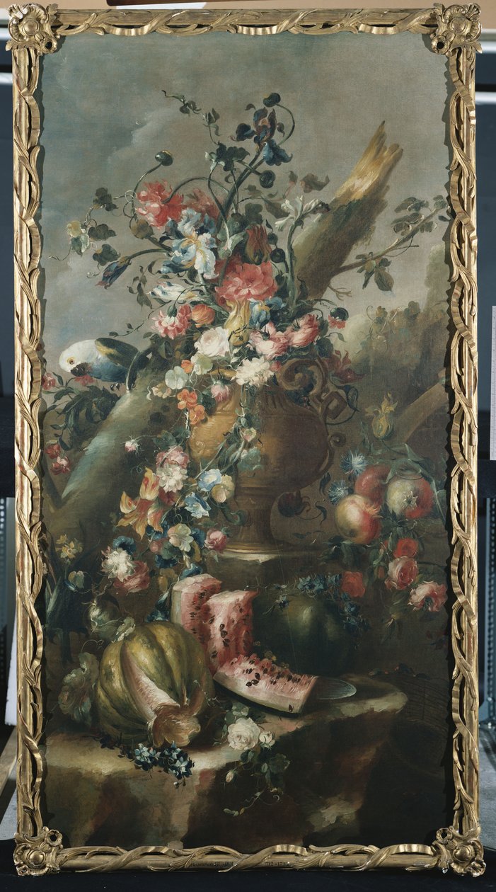 Virágok egy faragott urnában, dinnyével és papagájjal alkotó: Francesco Guardi