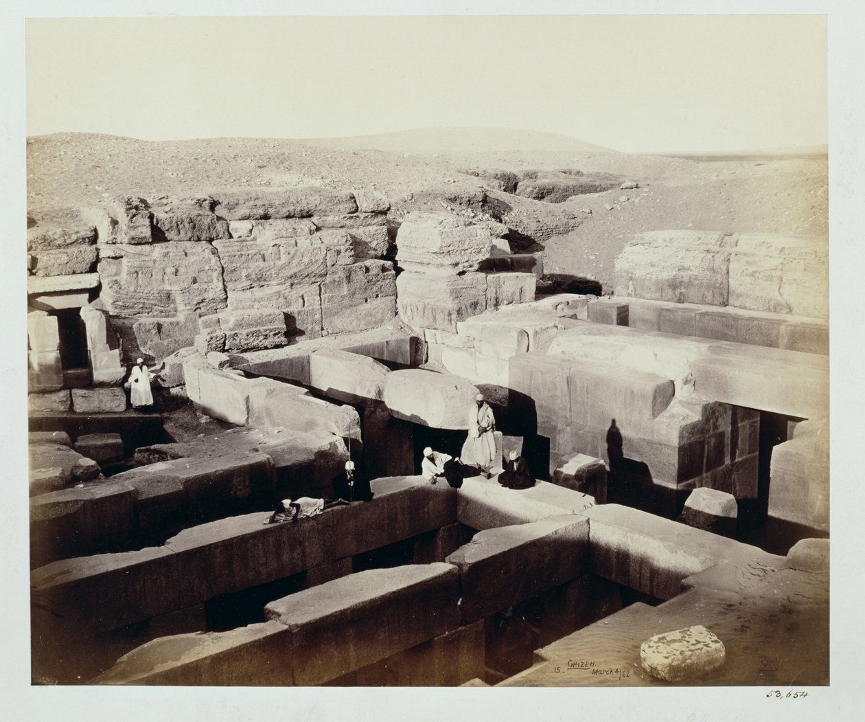 Egy kiásott templom a Szfinx lábánál, 1862. március 4. alkotó: Francis Bedford