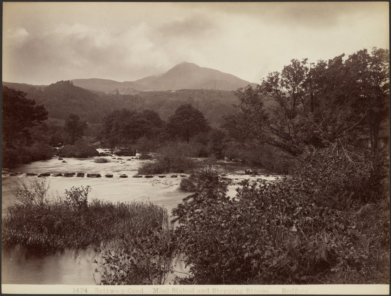 Bettws-y-Coed. Moel Siabod és lépőkövek alkotó: Francis Bedford