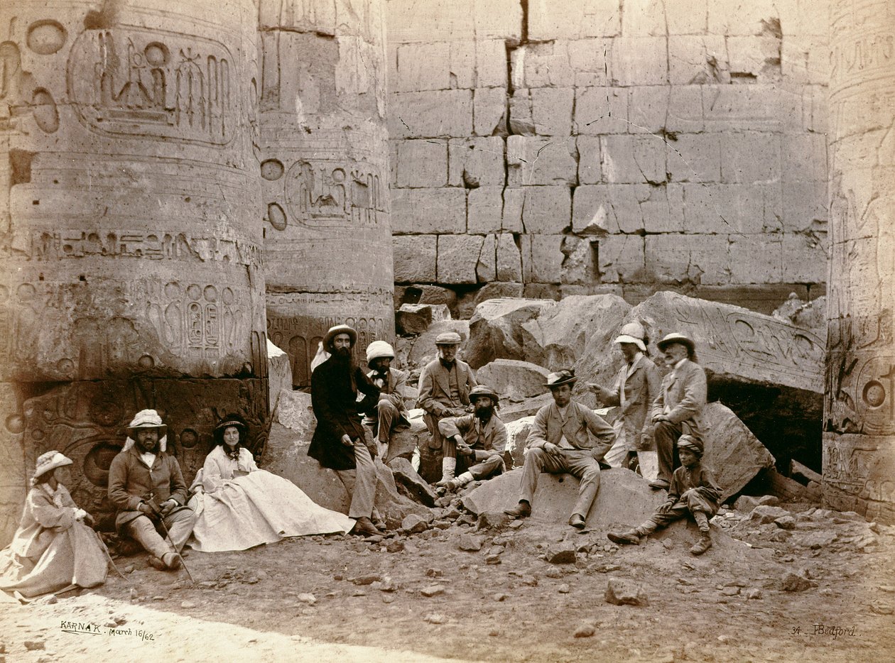 Csoportkép az Oszlopok csarnokában, Karnak, Egyiptom, 1862 alkotó: Francis Bedford