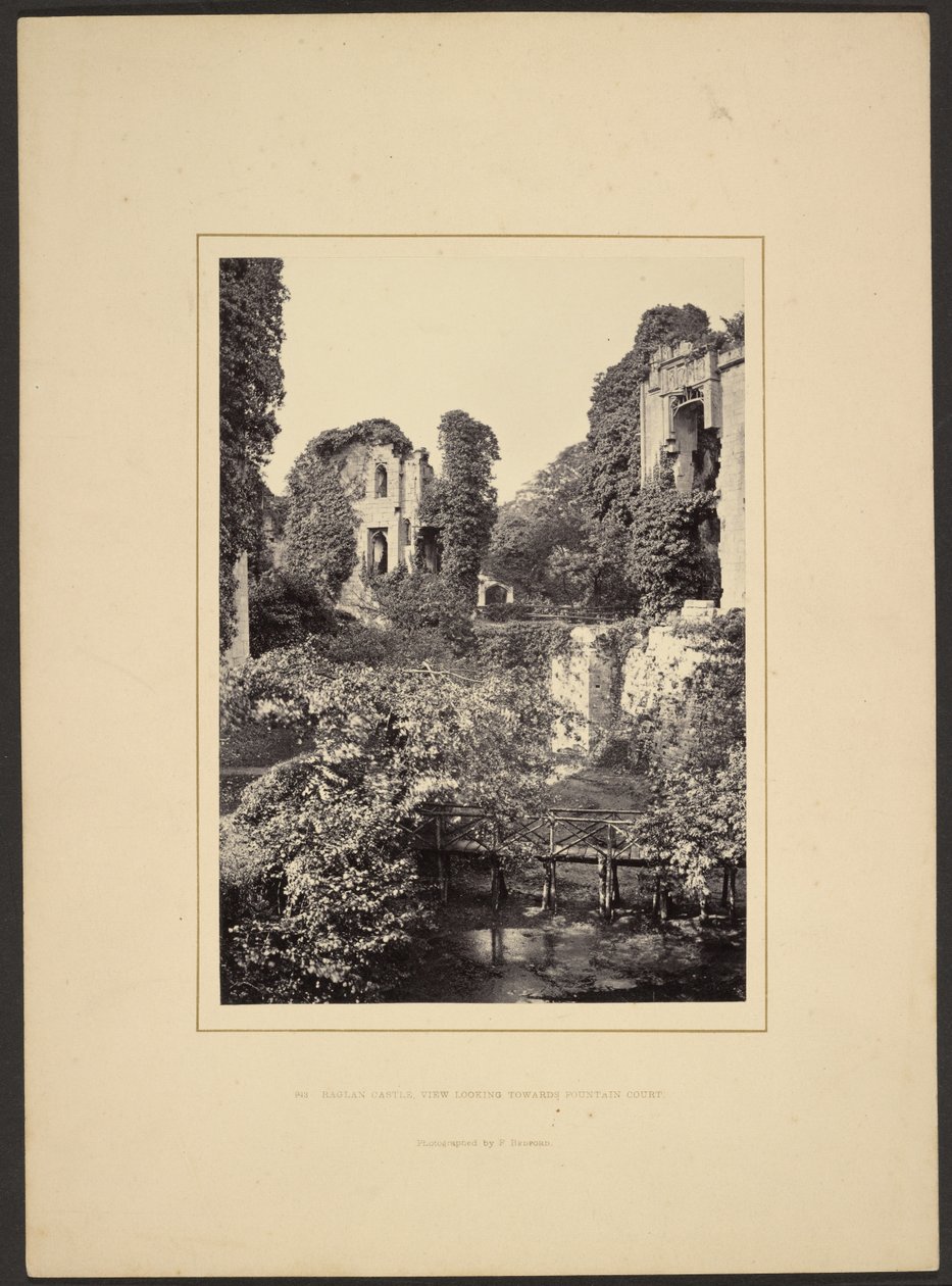 Raglan kastély, a Fountain Court felé néző nézet alkotó: Francis Bedford