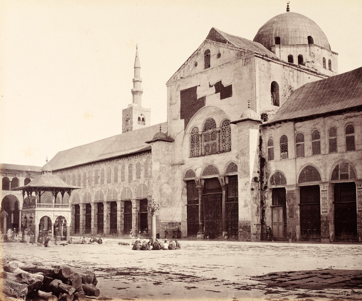 A Nagy Mecset (Omajjád mecset) oldala, észak felé nézve, Damaszkusz alkotó: Francis Bedford