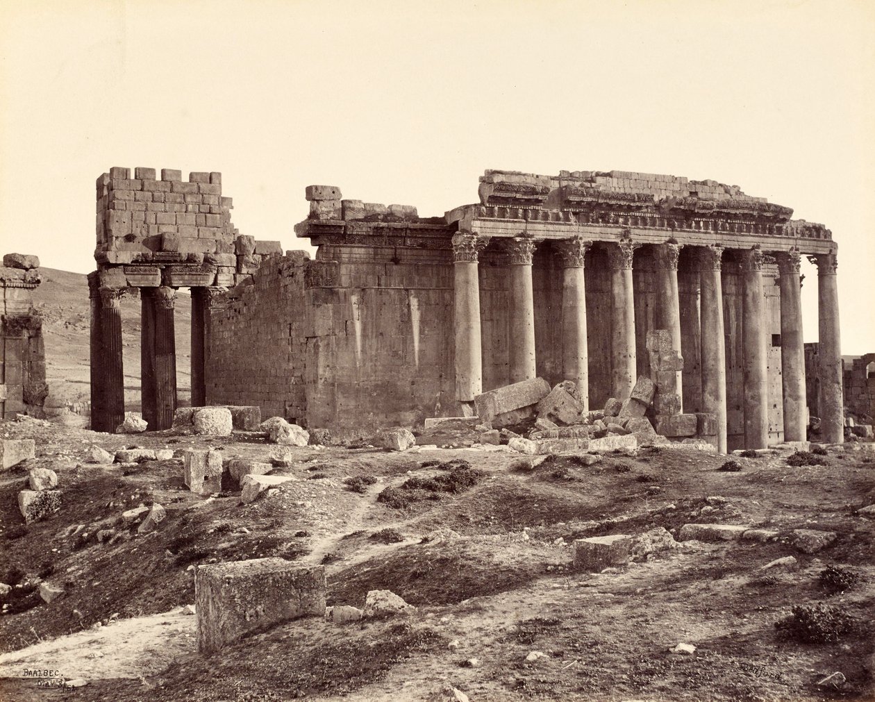 Jupiter temploma, észak-keletről, Baalbek alkotó: Francis Bedford