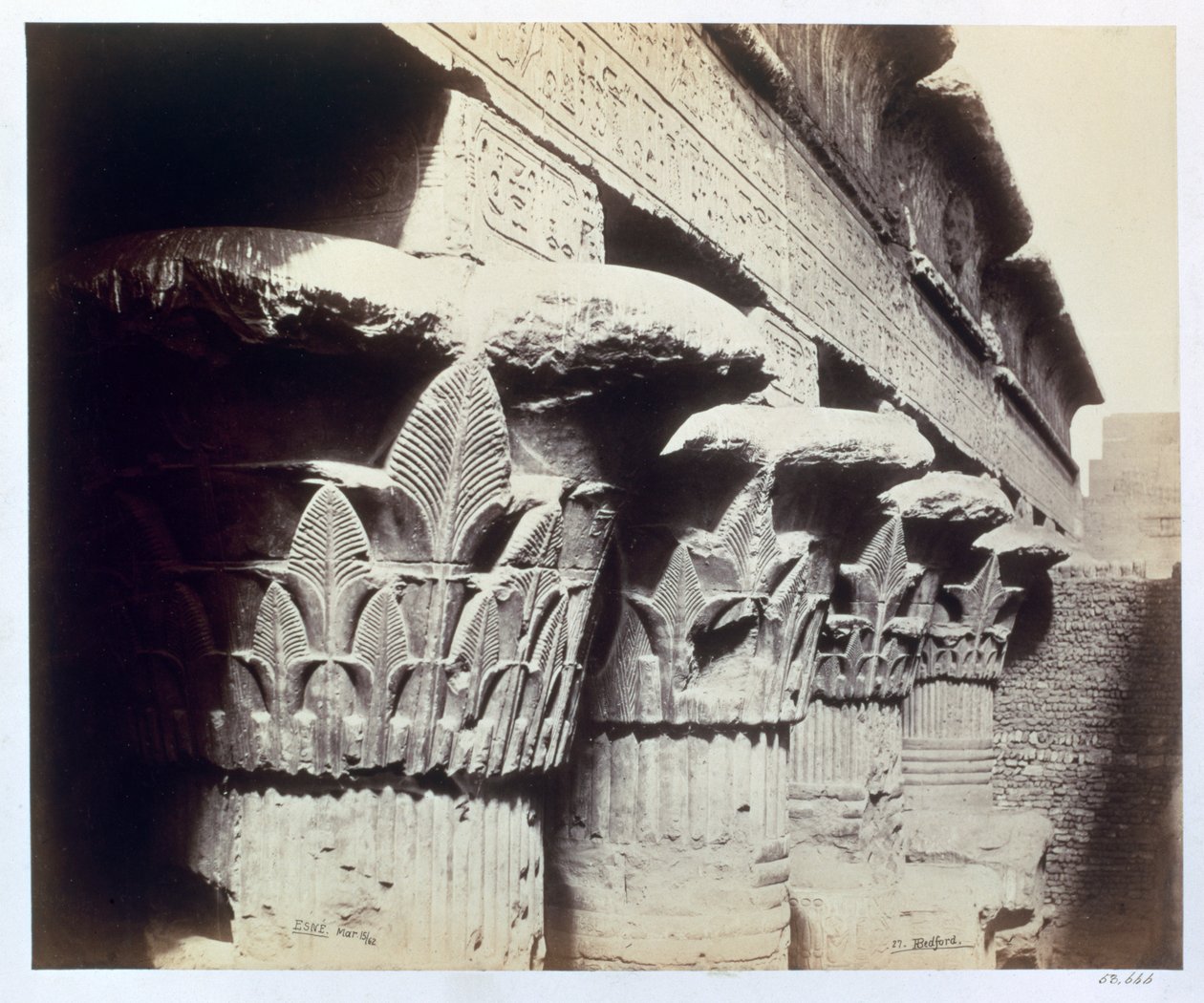 A portikusz fővárosai, Khnum temploma, Esna, Egyiptom, 1862 alkotó: Francis Bedford
