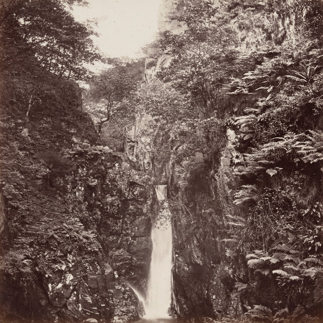 Dalegarth-vízesés, Cumberland alkotó: Francis Frith