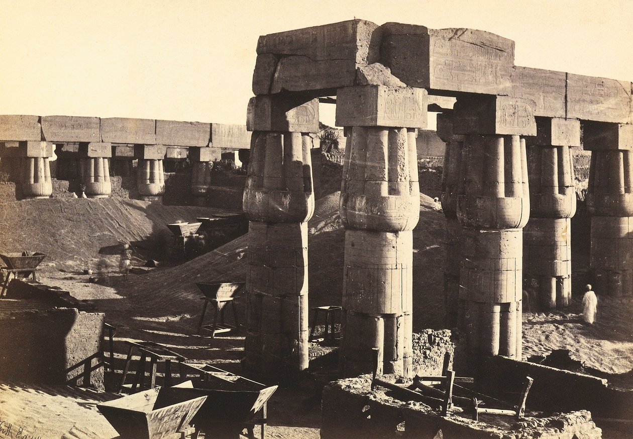 "Egyiptom és Palesztina": az Amenhotep III fesztivál udvarának oszlopcsarnoka Luxor (El-Uqsor) templomában, Egyiptom alkotó: Francis Frith