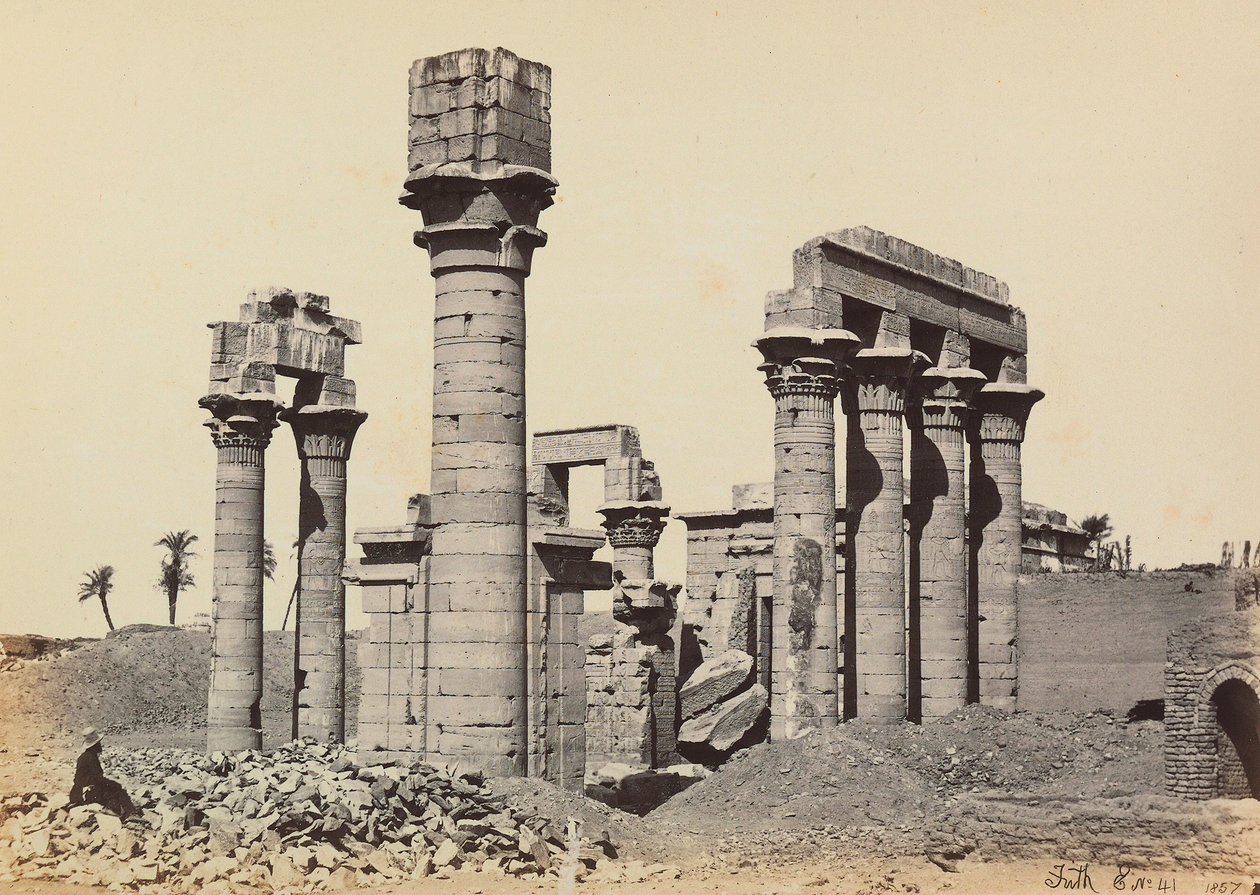 "Egyiptom és Palesztina": Hermonthis városának romjai Kleopátra templomával Armantban (Erment) Théba közelében, Egyiptomban alkotó: Francis Frith