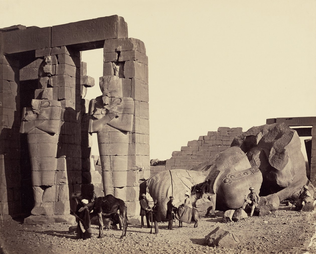 Bukott kolosszus a Ramesseumból, Théba alkotó: Francis Frith