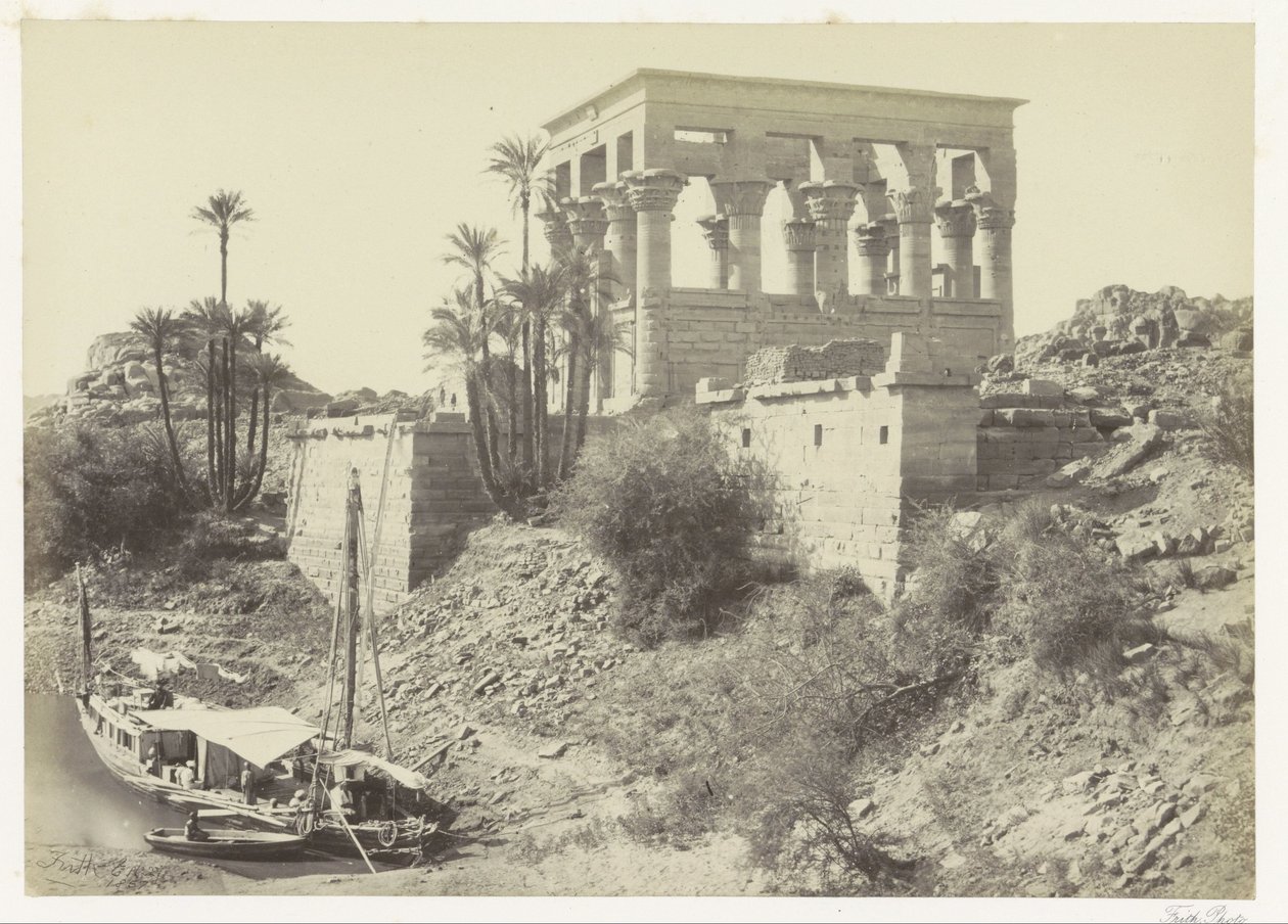 Traianus kioszkja a Philae-szigeten a Nílusban Fáraó ágya, Philae szigete (cím a tárgyon) alkotó: Francis Frith