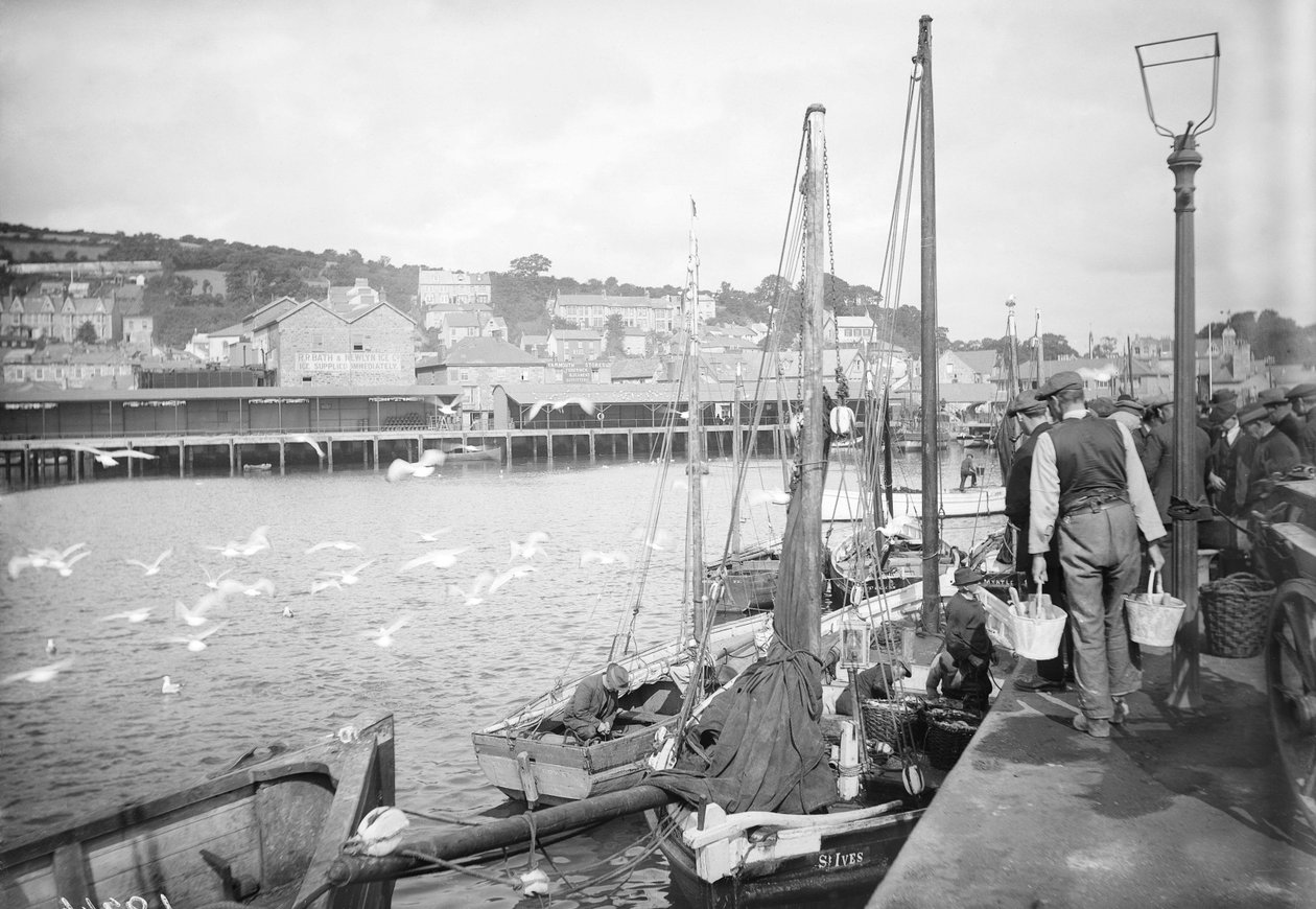 Newlyn kikötője és halas rakpartja, Cornwall alkotó: Francis Frith