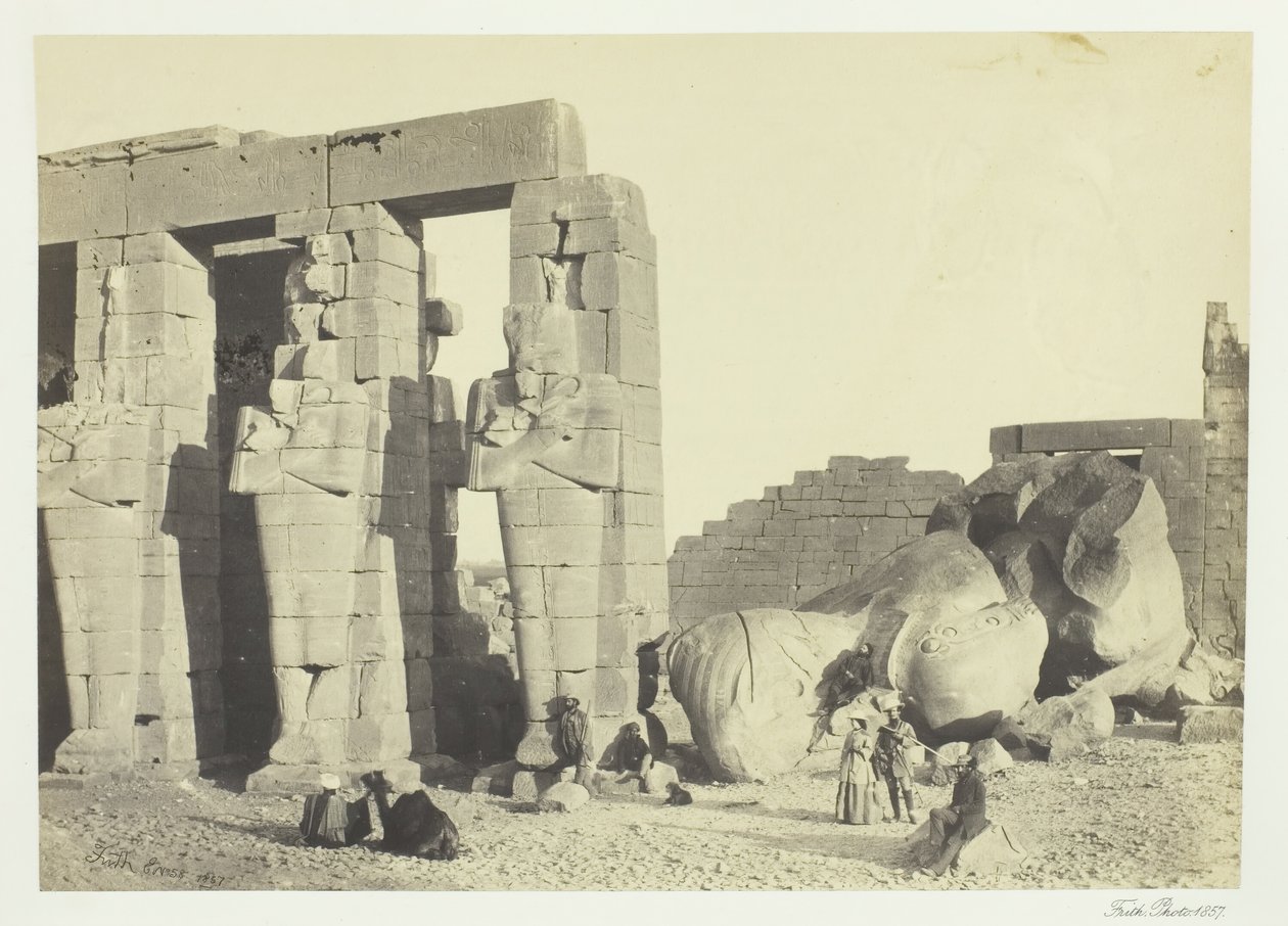 Ozirisz oszlopai és nagy bukott kolosszus, a Memnoniumban, Thébában, 1857. alkotó: Francis Frith