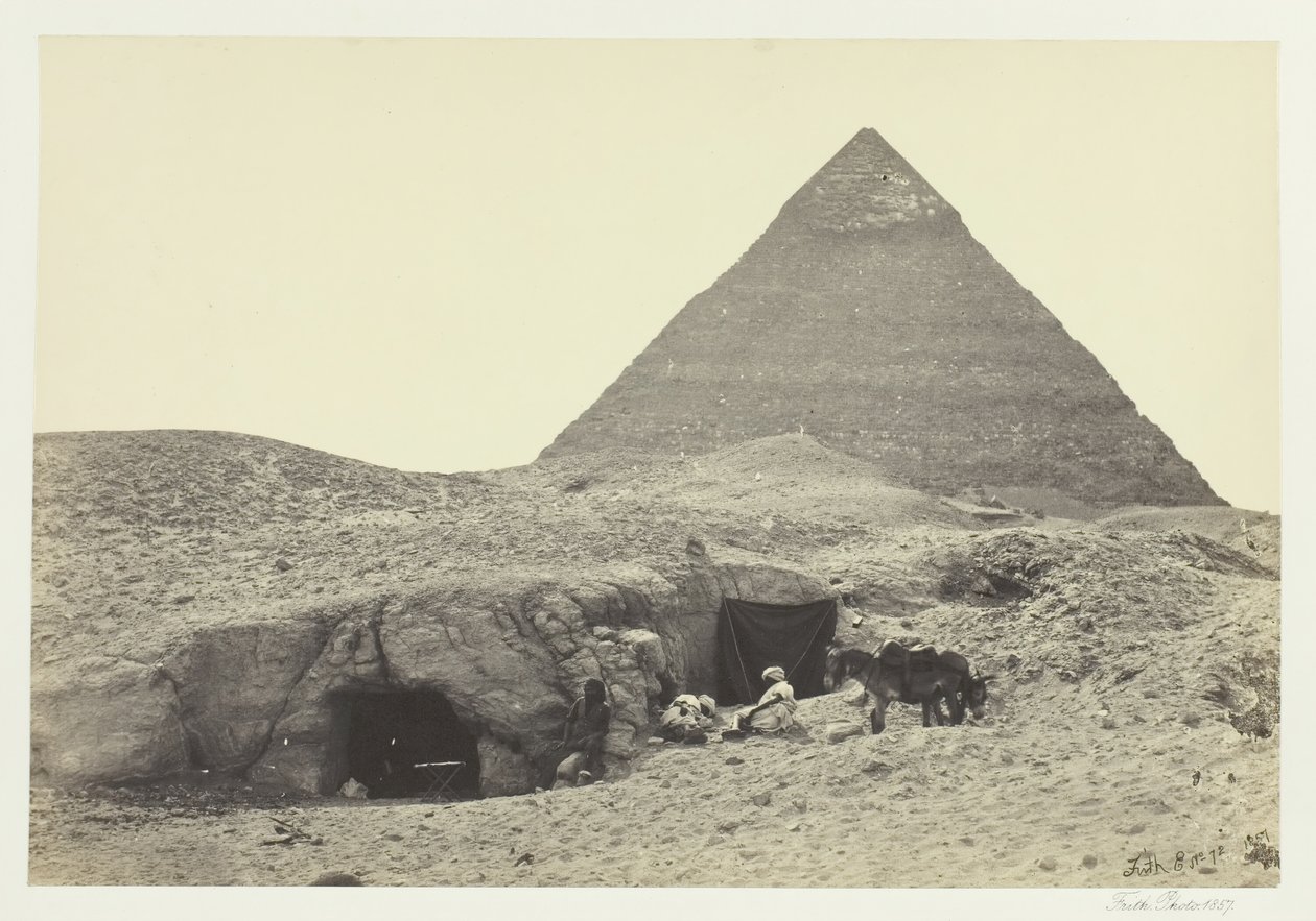 Sziklasírok és Belzoni piramisa, Gizeh, 1857. alkotó: Francis Frith