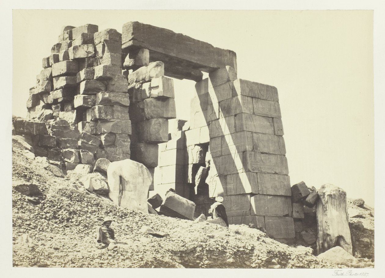 A gránitpylon, Théba alkotó: Francis Frith