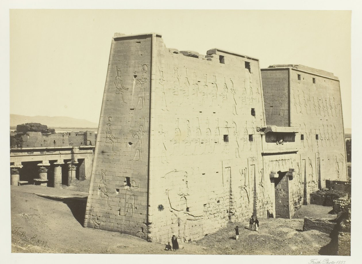 A Nagy Pilon Edfouban, Felső-Egyiptomban, 1857. alkotó: Francis Frith