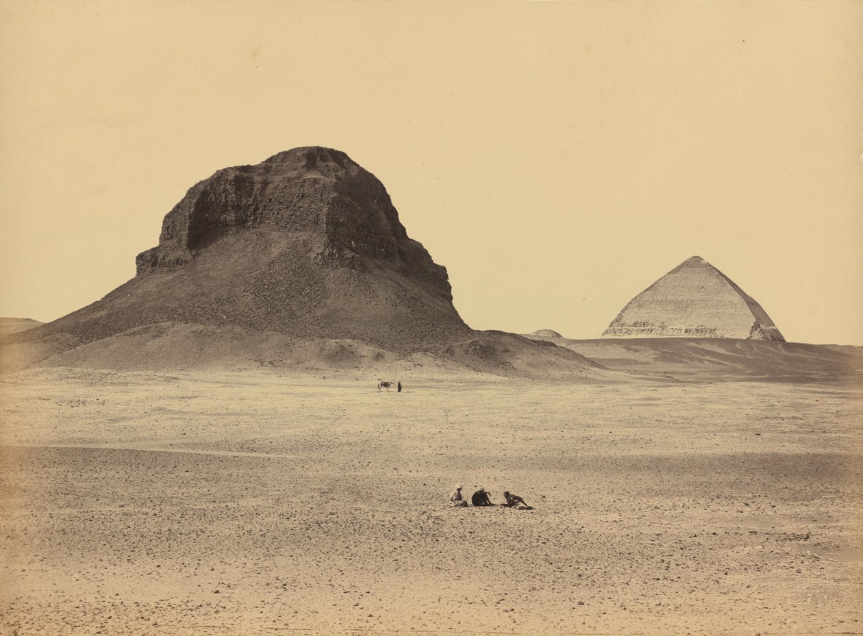 A dahshoori piramisok keletről,1857 (fotó) alkotó: Francis Frith