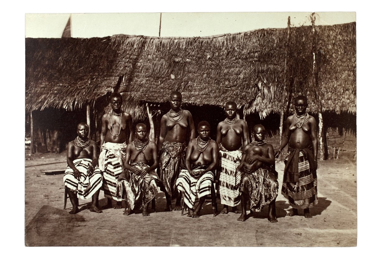 György király feleségei, Opobo, Calabar közelében, Nigéria, 1870 körül (albumnyomat) alkotó: Francis W. Joaque