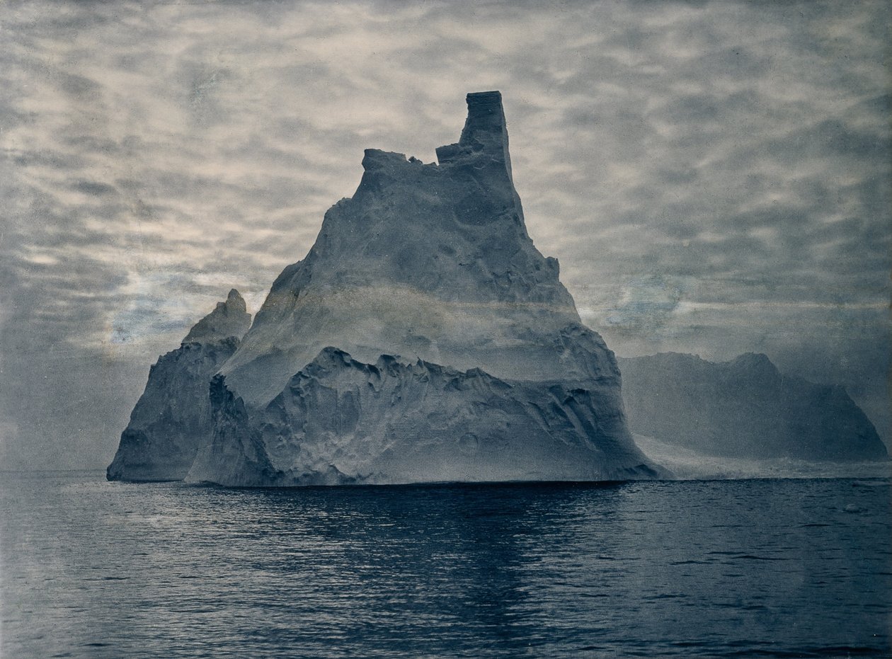 Nincs cím (tornyos berg) alkotó: Frank Hurley