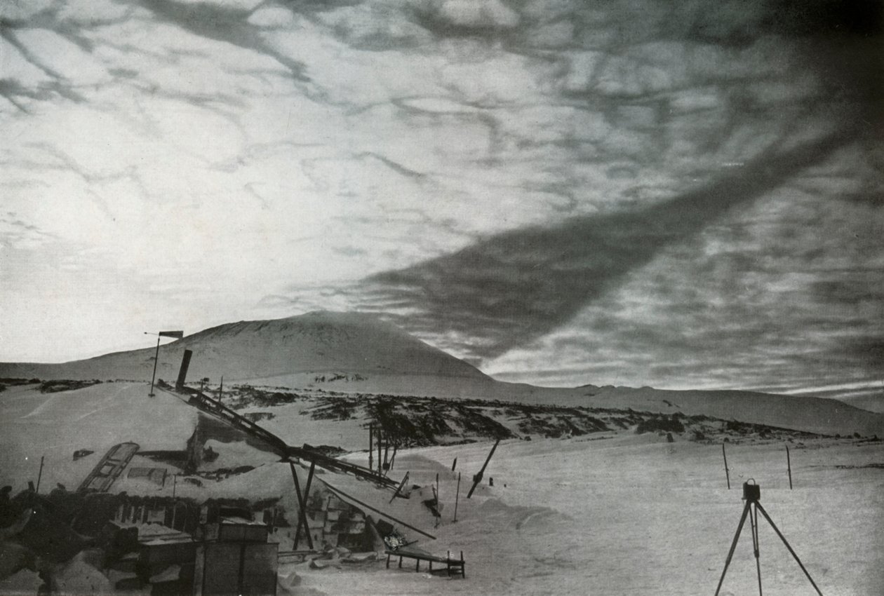 Az Erebus-hegy árnyéka a felhőkön, 1911. szeptember, 1913 alkotó: Frank Debenham