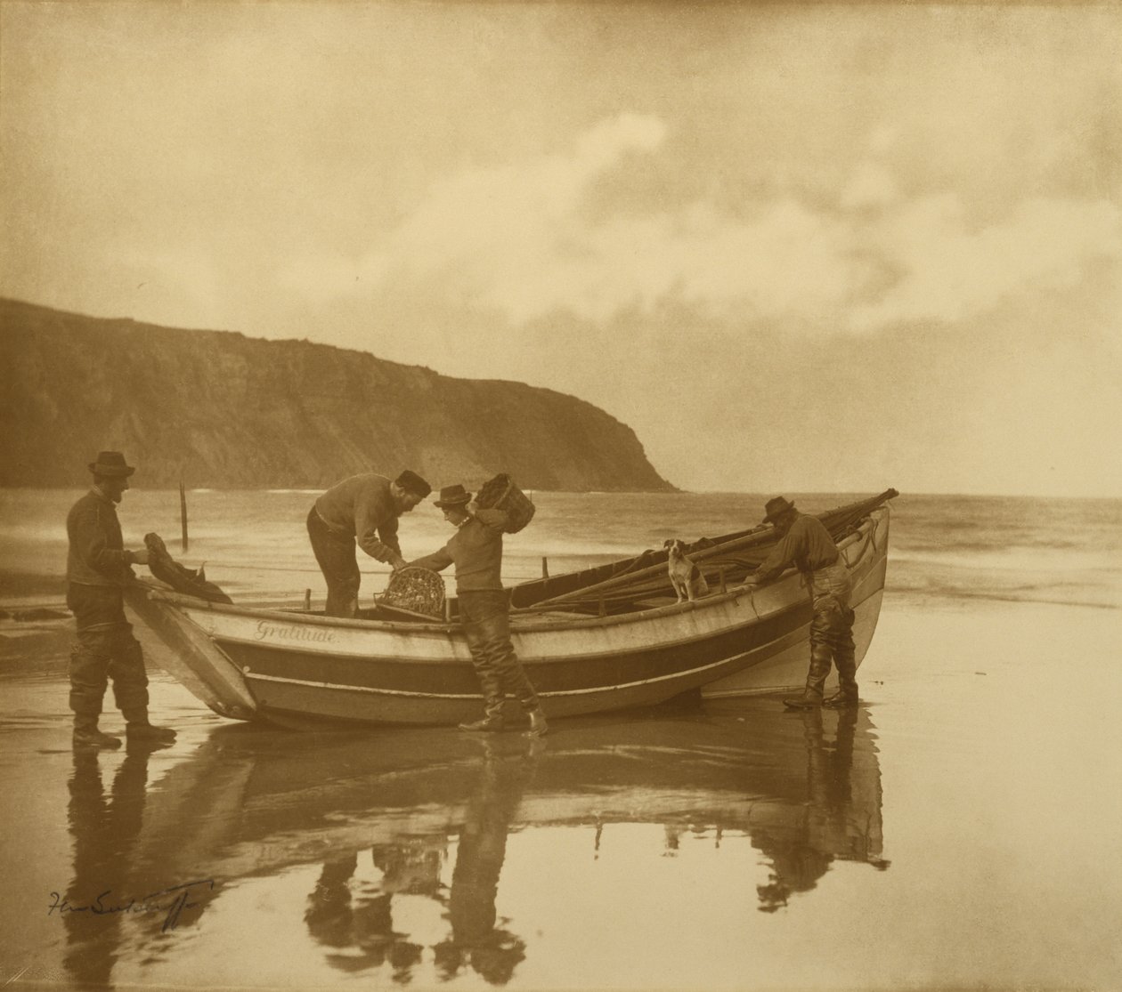 Beaching the Gratitude, 1890-es évek (zselatin ezüst nyomat tonizálással) alkotó: Frank Meadow Sutcliffe