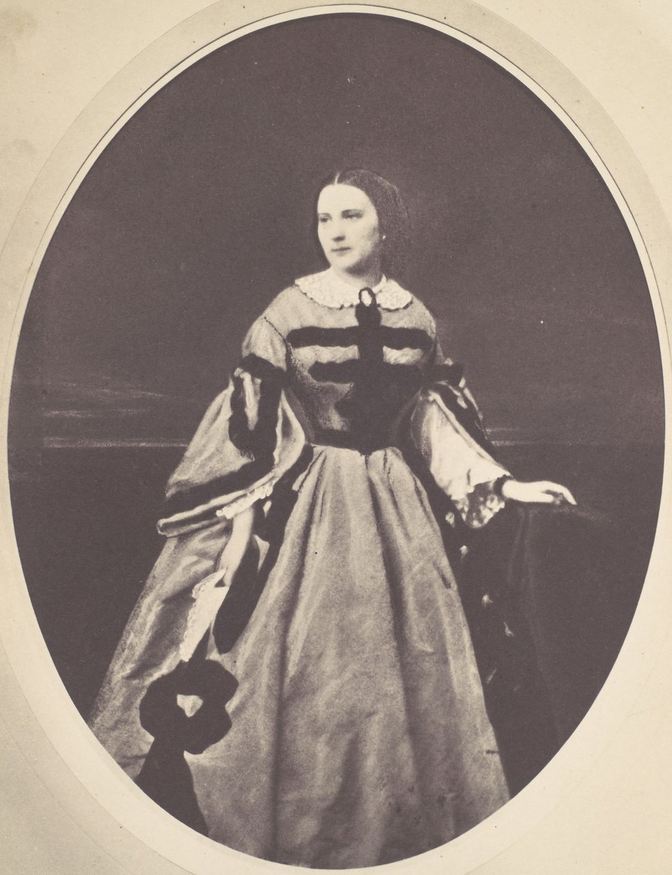 [Női portré, álló, balra nézve], 1850-60-as évek. alkotó: Franz Antoine