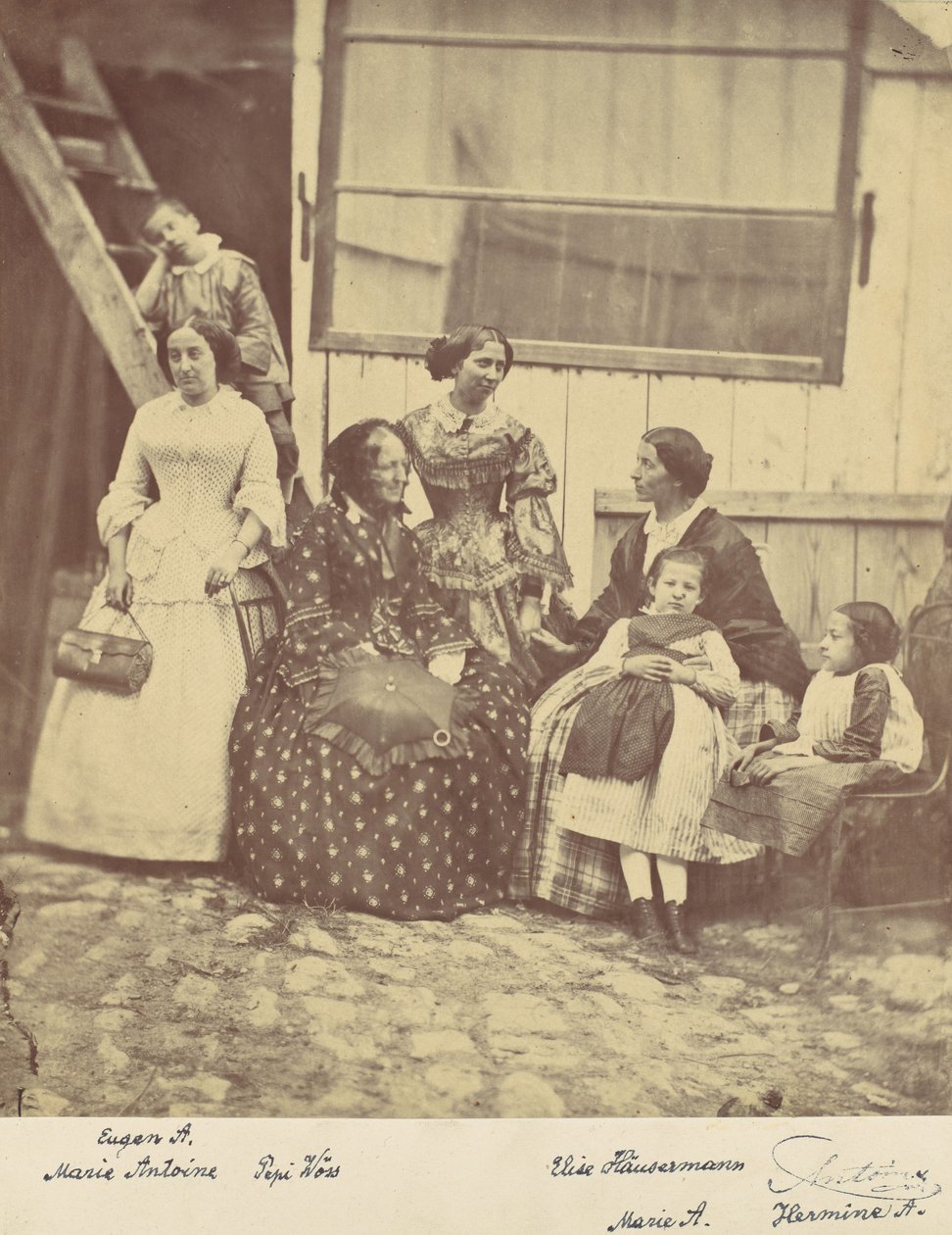 [Négy nő és három gyermek csoportportréja], 1850-60-as évek. alkotó: Franz Antoine