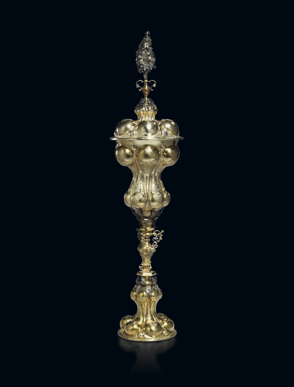 Csomagaranyozott pohár és borító, 1609-29 alkotó: Franz Fischer