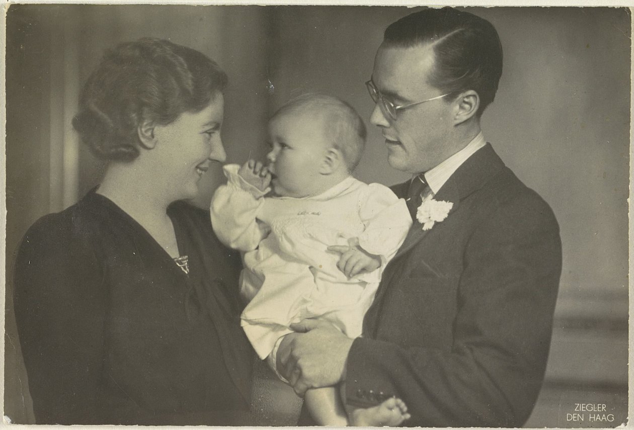 Juliana holland királynő, Bernhard van Lippe-Biesterfeld és Beatrix holland királynő portréja alkotó: Franz Ziegler
