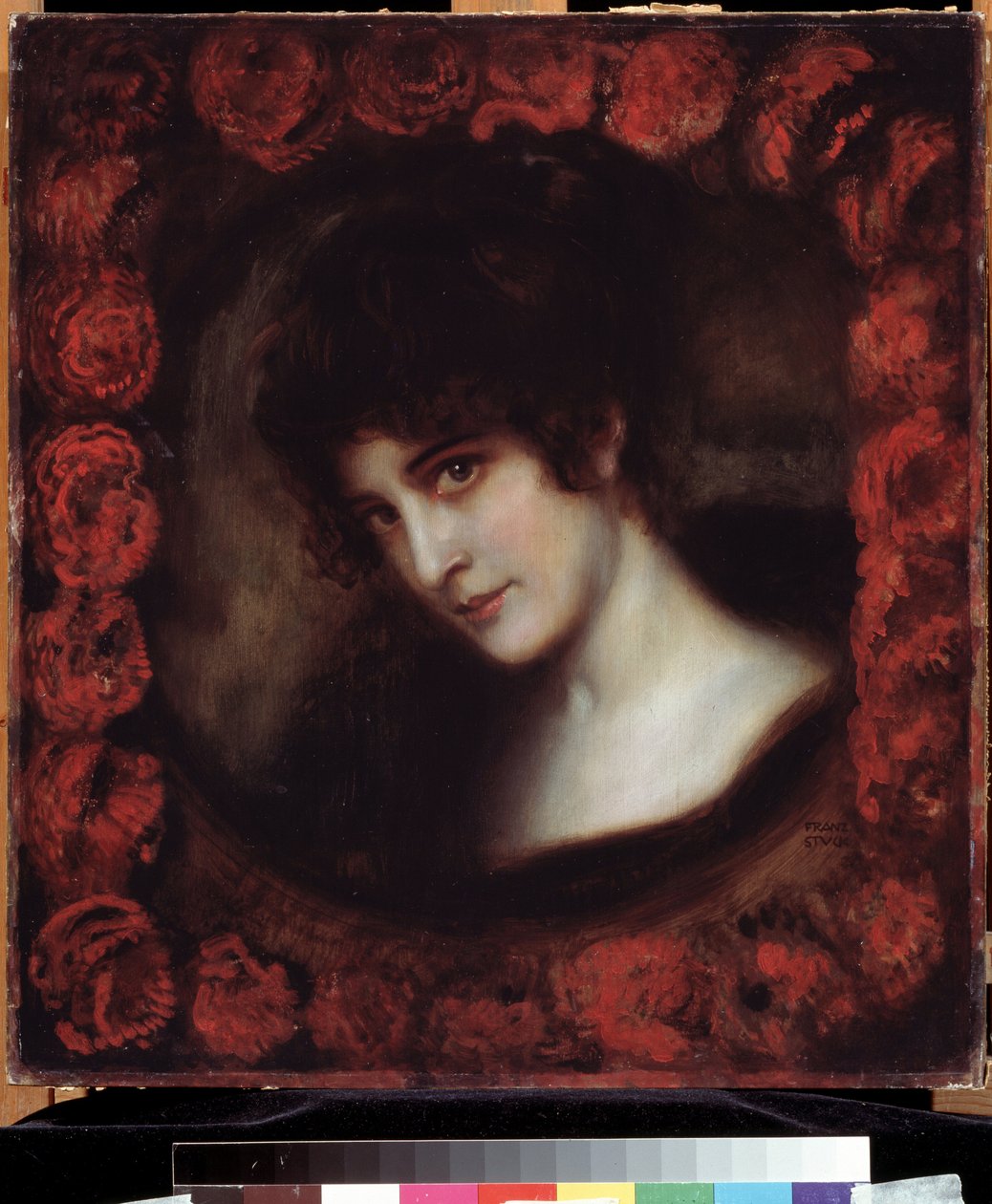 ""Női portré"" (Női portré) Fiatal, sötét hajú nő rózsákkal keretezett arccal. Franz Ritter von Stuck (1863-1928) festménye 20. század eleji Puskin Múzeum, Moszkva alkotó: Franz von Stuck