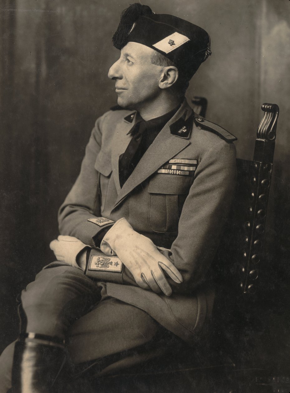 Album MVSN- Blackshirts: Augusto Turati egyenruhában Milícia alkotó: Fratelli Alinari Fratelli Alinari