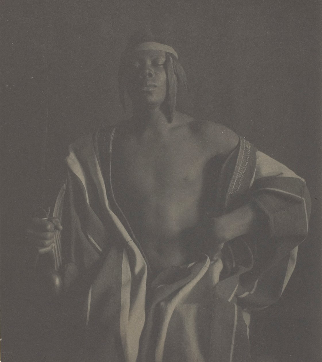 Egy etióp főnök, 1897, nyomtatott c. 1902. alkotó: Fred Holland Day