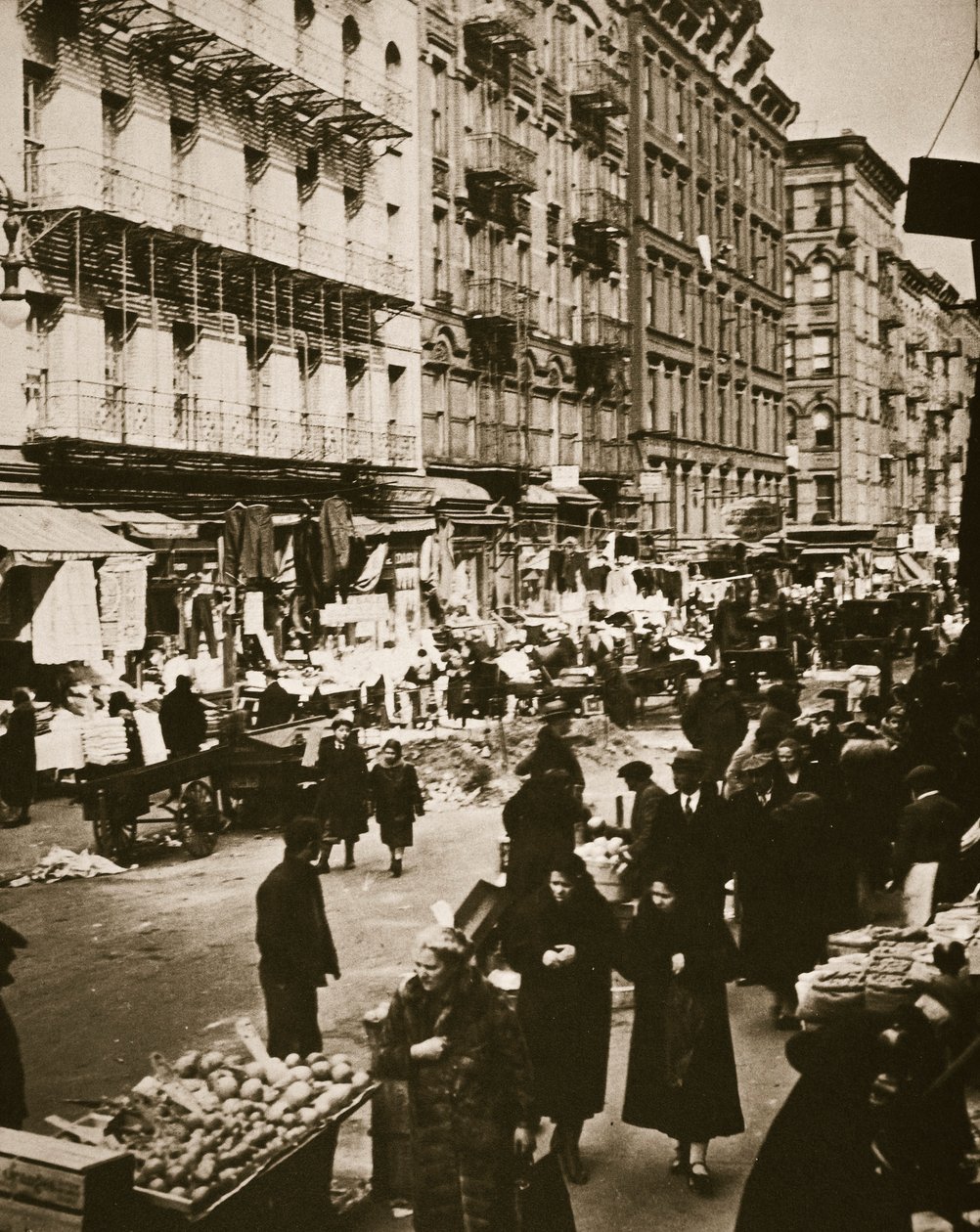 Utcai piac az Orchard Streeten, Lower East Side, New York, USA, 1930-as évek elején alkotó: Frederick Bradley