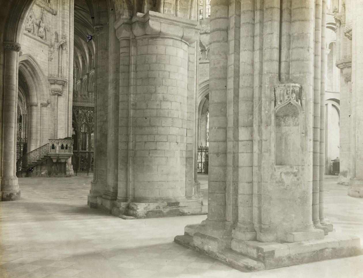 Ely székesegyház: A kórushoz a templomhajó és az Oktogon alkotó: Frederick H. Evans