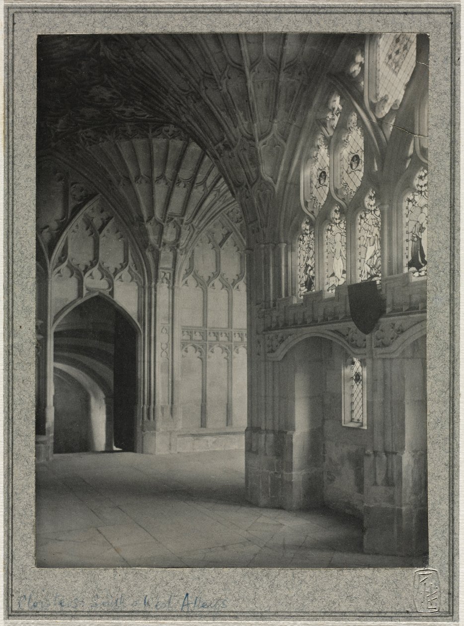 Gloucester katedrális - Kolostorok: Déli és Nyugati Alleys, c. 1900. alkotó: Frederick Henry Evans