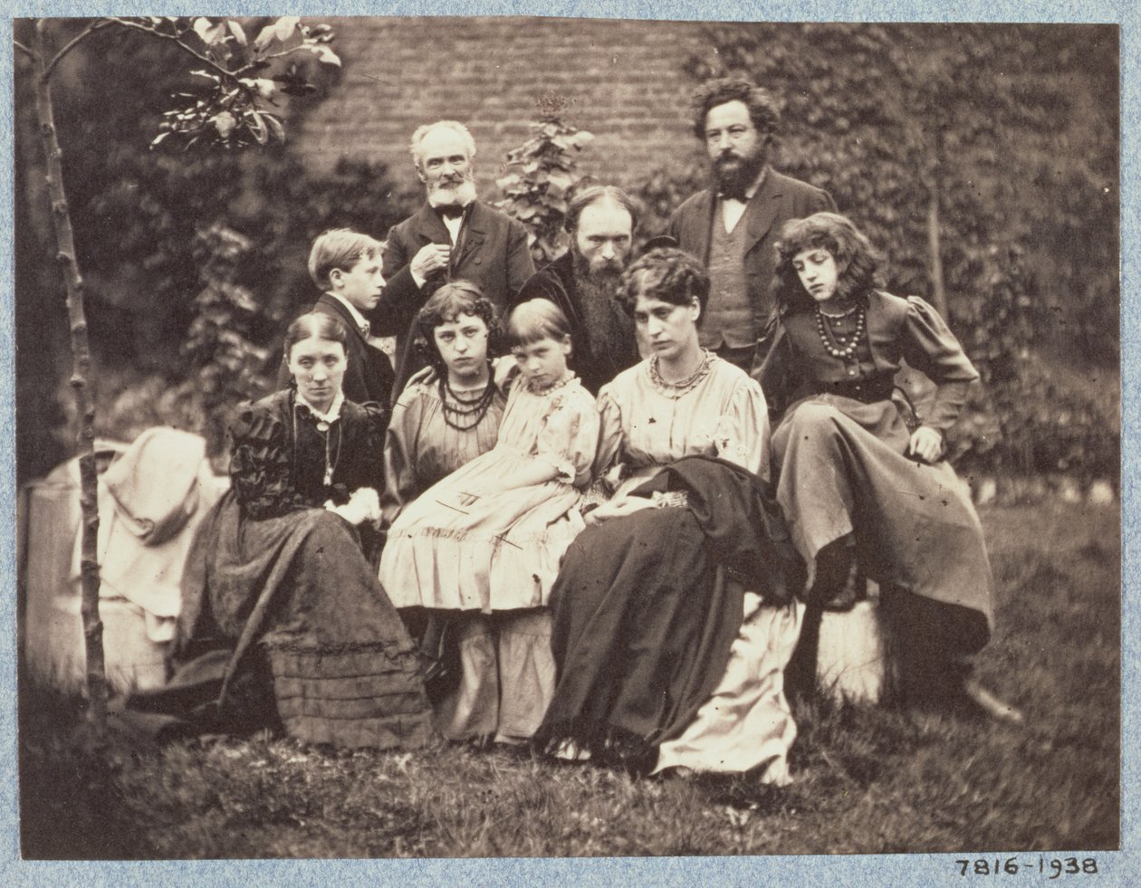 William Morris (1834-96) Sir Edward Burne-Jones (1833-98) és családjaik, 1874 (szépia fotó) alkotó: Frederick Hollyer