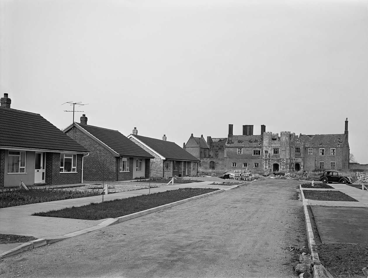 Beaupre Hall, Outwell, Norfolk, 1963 alkotó: Frederick Palmer