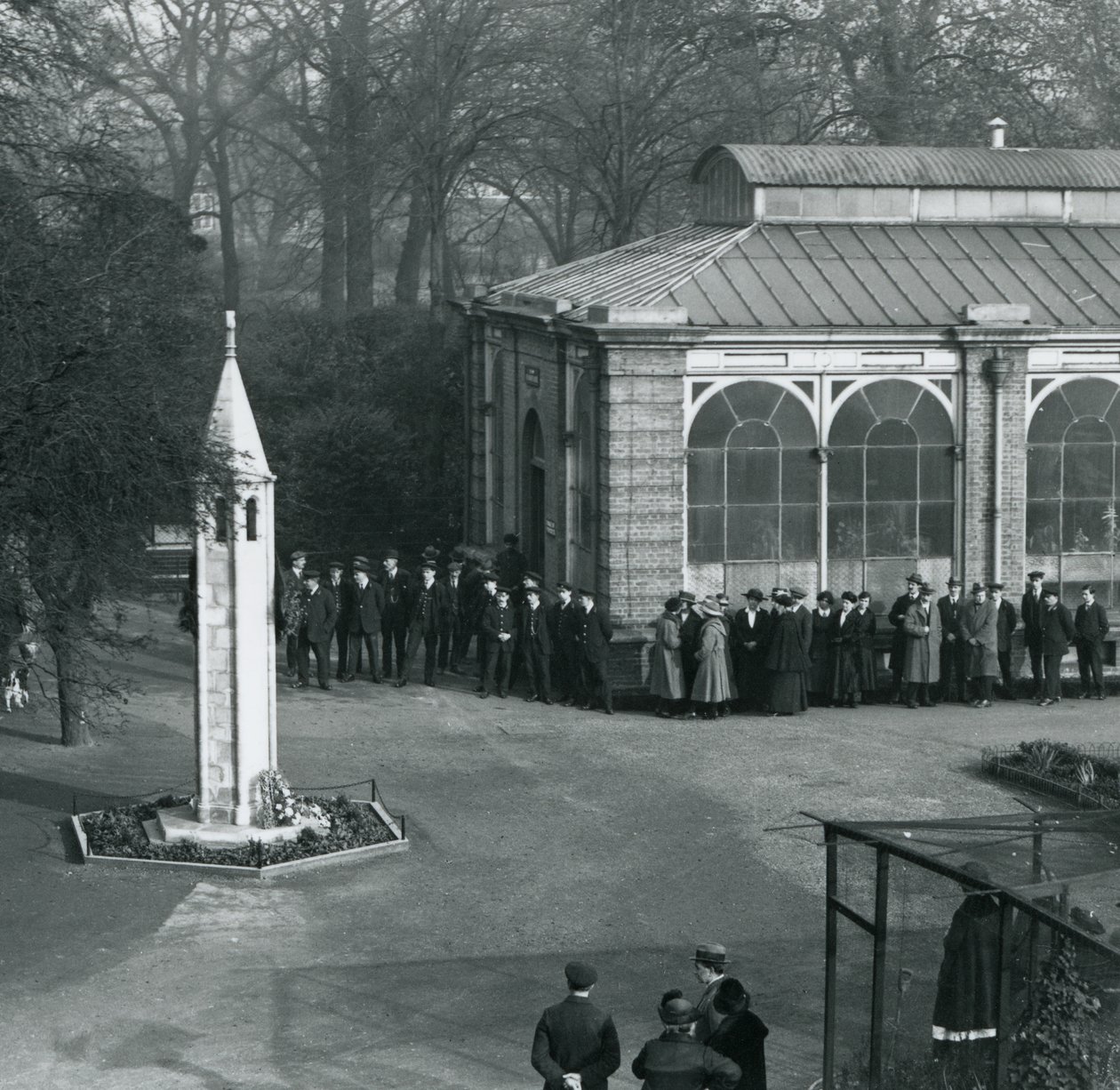 A fegyverszünet napja a War Memorialban, a londoni állatkertben, 1923. november 11 alkotó: Frederick William Bond
