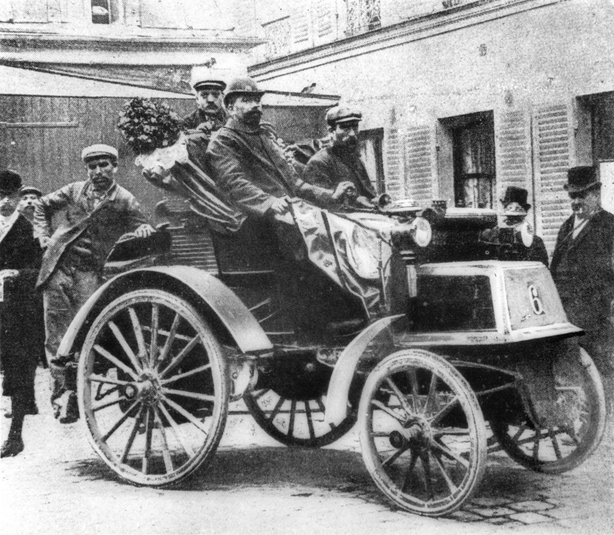 Egy Panhard-Levassor autó, amely első díjat nyert, 1891 alkotó: French Photographer