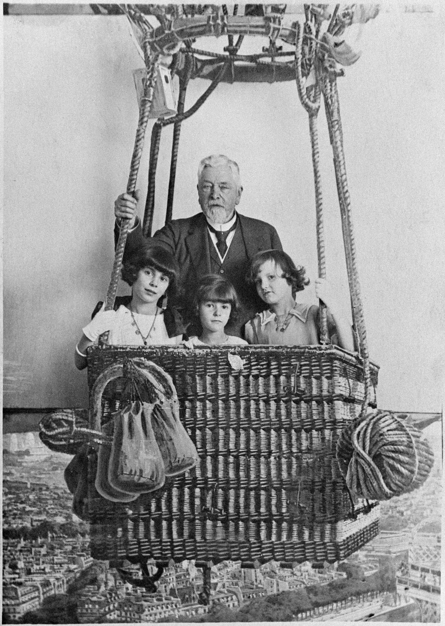 Alexandre Gustave Eiffel unokáival egy gondolában alkotó: French Photographer
