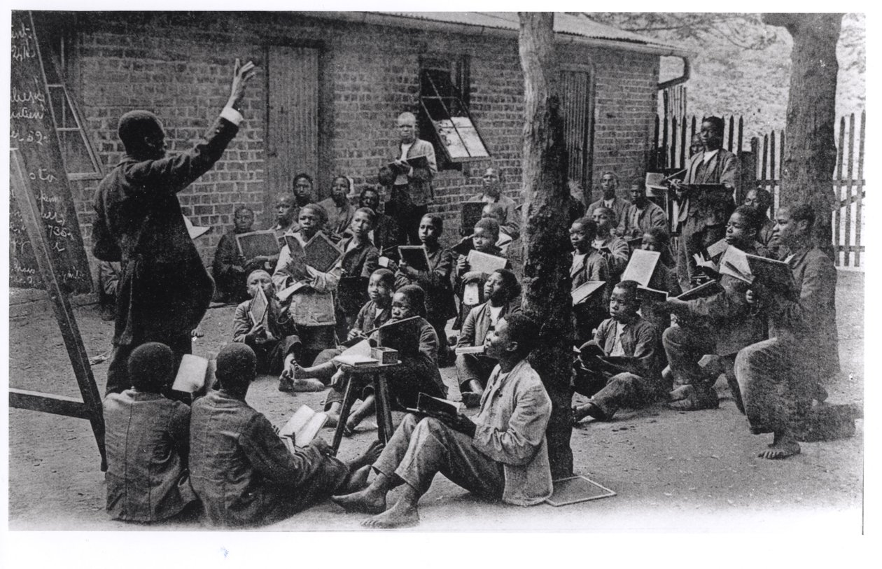 Szabadtéri iskola francia nyelvű Afrikában, 1914 előtt alkotó: French Photographer